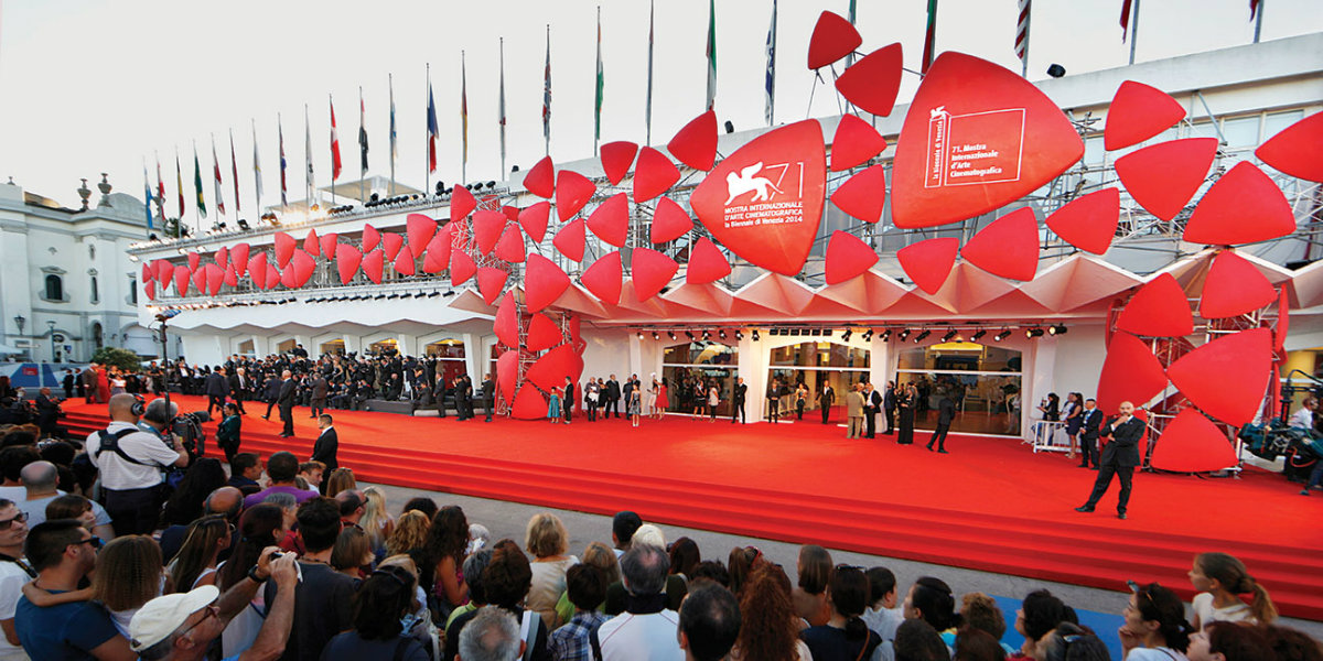 انطلاق مهرجان البندقية السينمائي الـ82: منصة عالمية للفن والإبداع