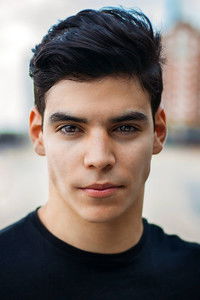 الممثل Aaron Dominguez