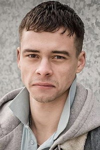 الممثل Adam Long