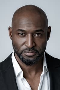 الممثل Adrian Holmes