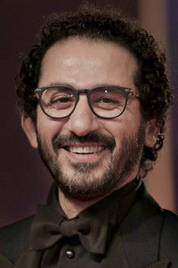 الممثل Ahmed Helmy
