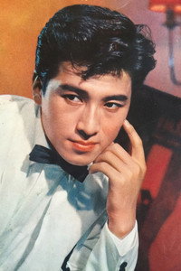 الممثل Akira Takarada