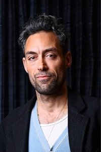 الممثل Alex Hassell