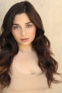الممثل Alina Desmond