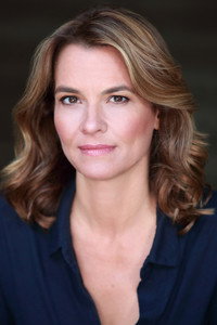 الممثل Alison Chace