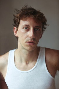 الممثل Alix Gavoille