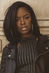 الممثل Amber Reign Smith
