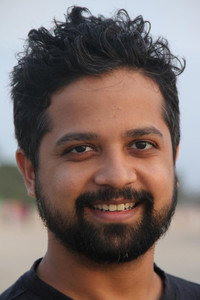 المخرج Anand Tiwari