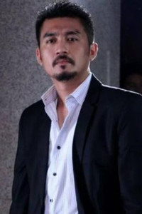 الممثل Ananda George