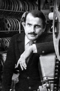 المخرج Andrew J. Kuehn