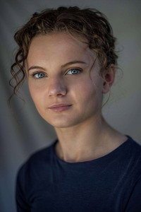 الممثل Annie Rose Buckley