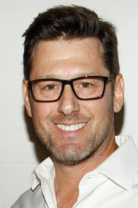 الممثل Ari Cohen