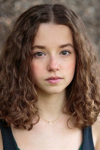 الممثل Ariella Glaser