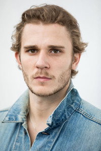 الممثل Aron von Andrian
