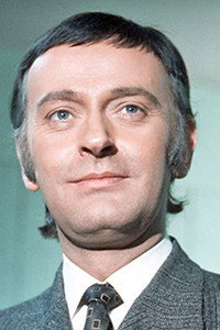 الممثل Barrie Ingham