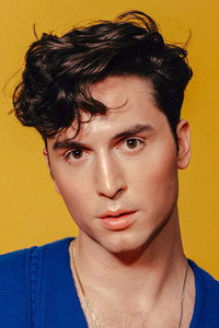 الممثل Benito Skinner