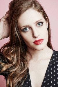 الممثل Carly Chaikin