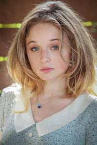 الممثل Carson Meyer