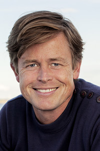 الممثل Caspar Phillipson