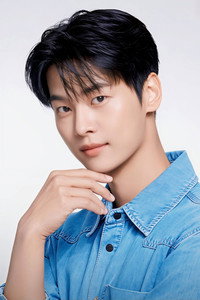 الممثل Cha Hak-yeon