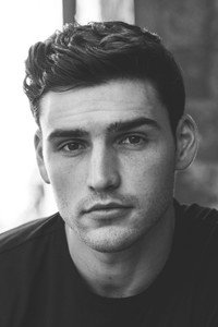 الممثل Charlie Hall