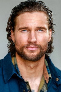 الممثل Chase Garland