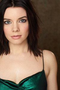 الممثل Cherami Leigh