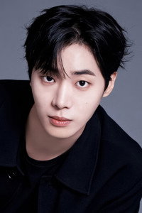 الممثل Choo Young-woo