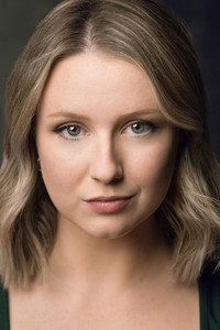 الممثل Christine Oswald