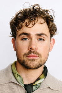 الممثل Dacre Montgomery