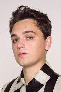 الممثل Dean-Charles Chapman