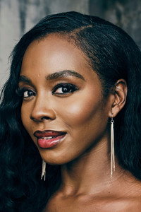 الممثل Deborah Ayorinde