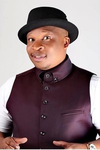 الممثل Desmond Dube