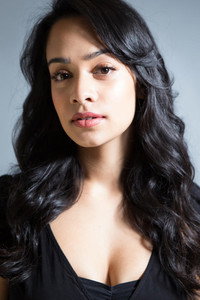 الممثل Devika Bhise