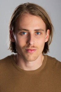 الممثل Devin Brochu