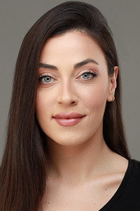 الممثل Dilara Büyükbayraktar