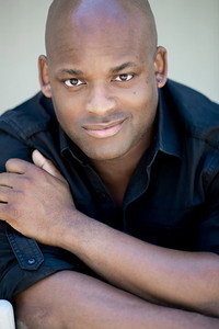 الممثل Doron Bell
