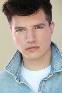 الممثل Dylan Flashner