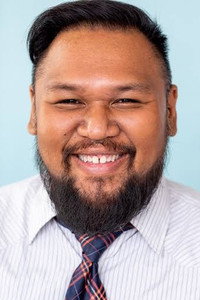 الممثل Earl Baylon