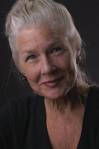 الممثل Elisabeth Henry
