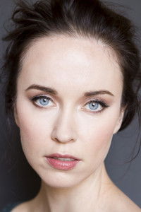 الممثل Elyse Levesque