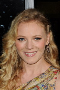 الممثل Emma Bell