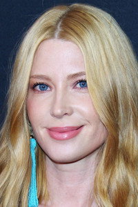الممثل Emma Booth
