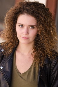 الممثل Emma Deckers