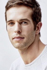 الممثل Eric Hicks