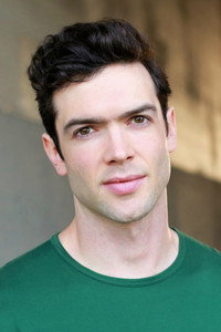 الممثل Ethan Peck
