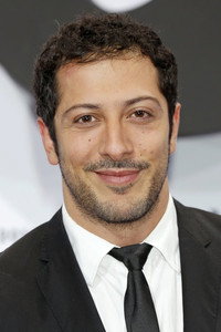الممثل Fahri Yardim