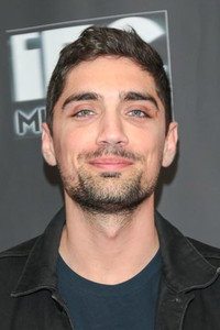 الممثل George Finn