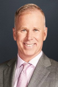الممثل Gerry Dee