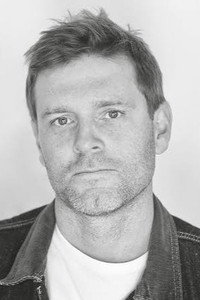 المخرج Grainger David